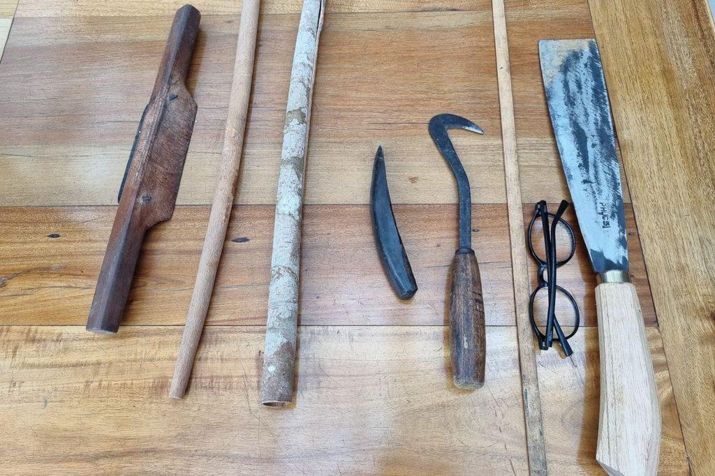 Outils traditionnels utilisés pour la culture et la préparation de la cannelle au Vietnam